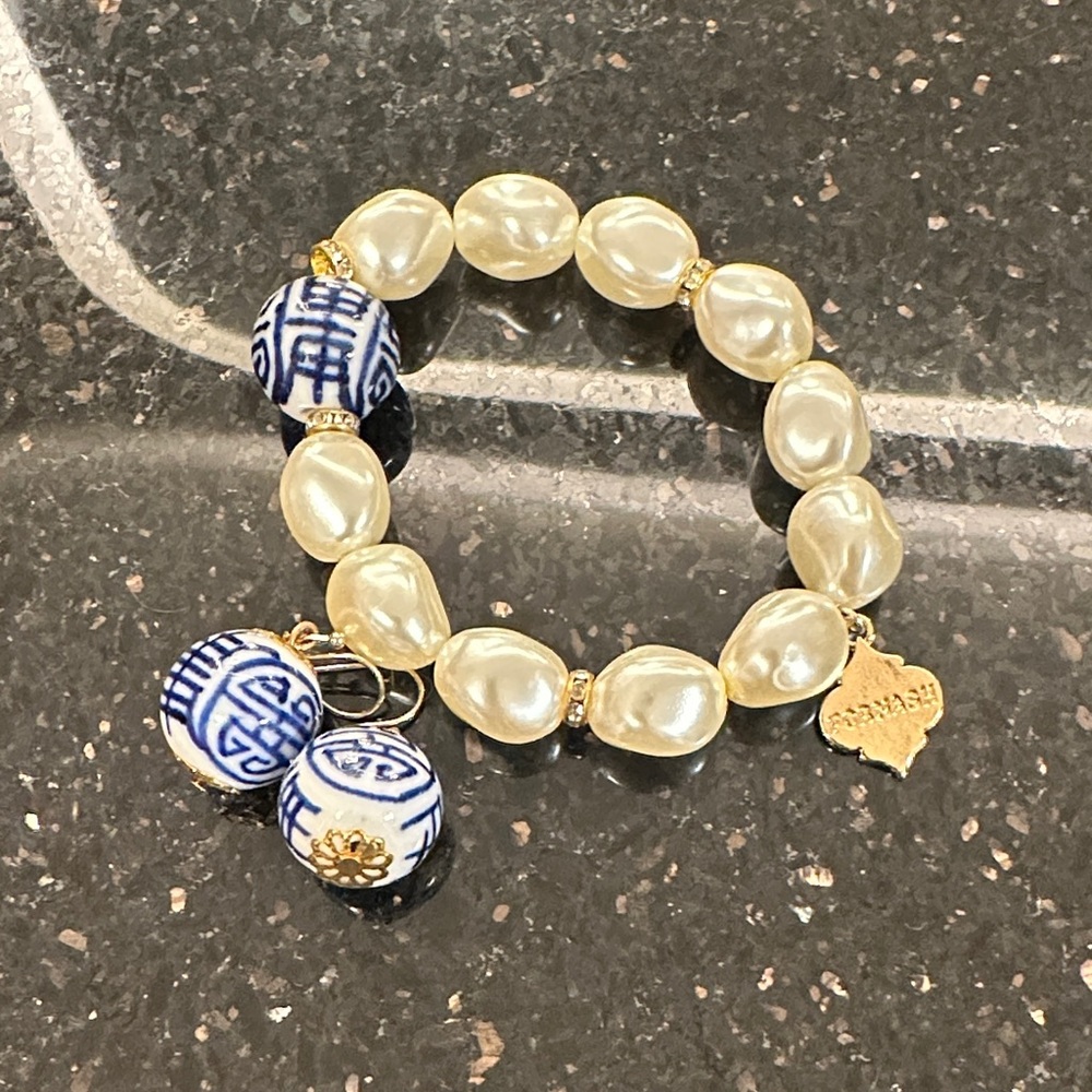 Elegant Gold and Blue Beaded Bracelet